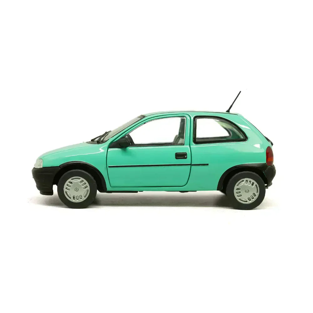 Miniatura White Box - Opel Corsa B - 1/24 - Verde